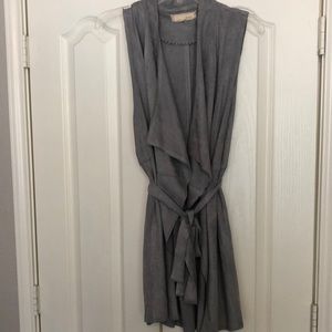 Grey open vest​
